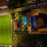 Luxury Agape Palm Tennisplatz