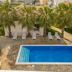 Luxury Agape Palm Tennisplatz Villa