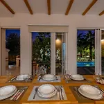 Luxury Agape Palm Tennisplatz Villa