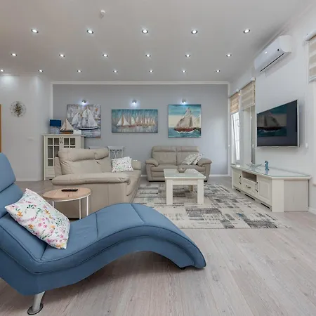 Luxury Agape Palm Tennisplatz Villa