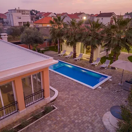 Luxury Agape Palm Tennisplatz Villa