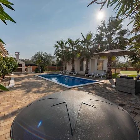Luxury Agape Palm Tennisplatz Villa