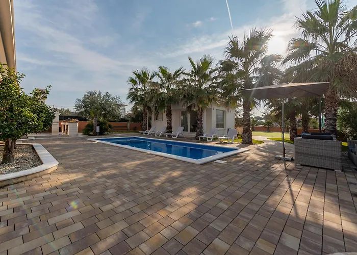 Luxury Agape Palm Tennisplatz *