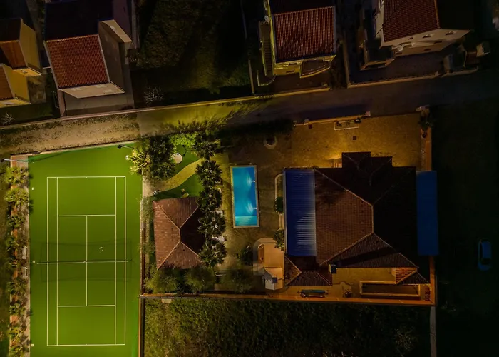 Luxury Agape Palm Tennisplatz Villa