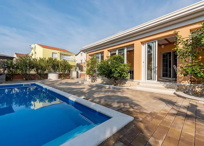 Luxury Agape Palm Tennisplatz Villa