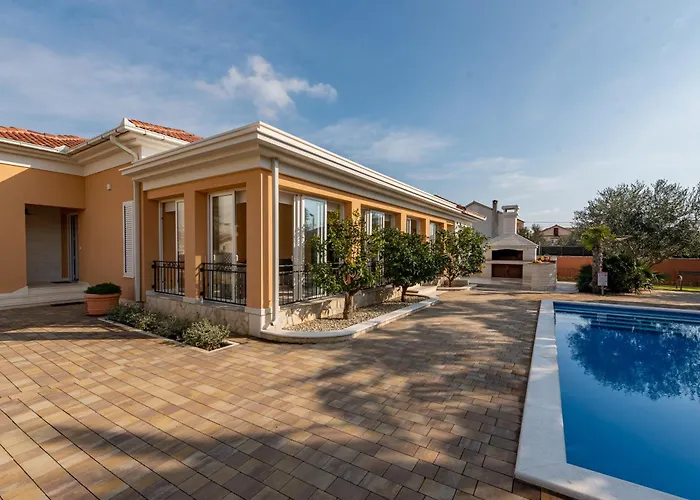 Luxury Agape Palm Tennisplatz Villa