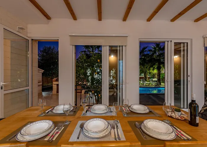 Luxury Agape Palm Tennisplatz Villa