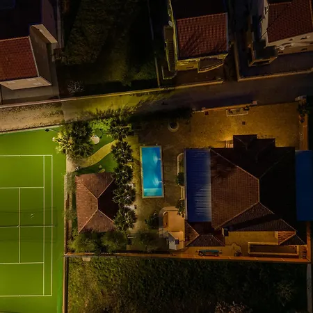 Luxury Agape Palm Tennisplatz Villa