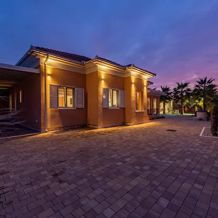 Luxury Agape Palm Tennisplatz Villa Privlaka (Zadar)