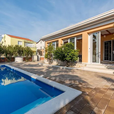 Luxury Agape Palm Tennisplatz Villa