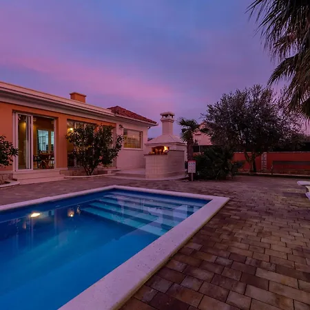 Luxury Agape Palm Tennisplatz Villa