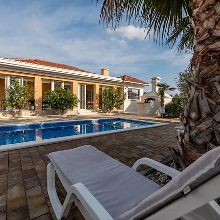 Villa Luxury Agape Palm Tennisplatz