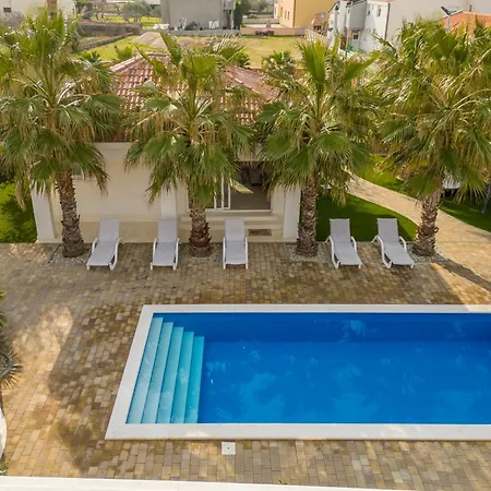 Luxury Agape Palm Tennisplatz Villa