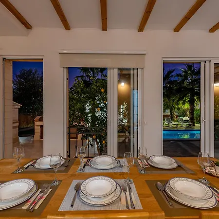 Luxury Agape Palm Tennisplatz Villa