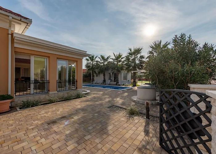 Вилла Luxury Agape Palm Tennisplatz