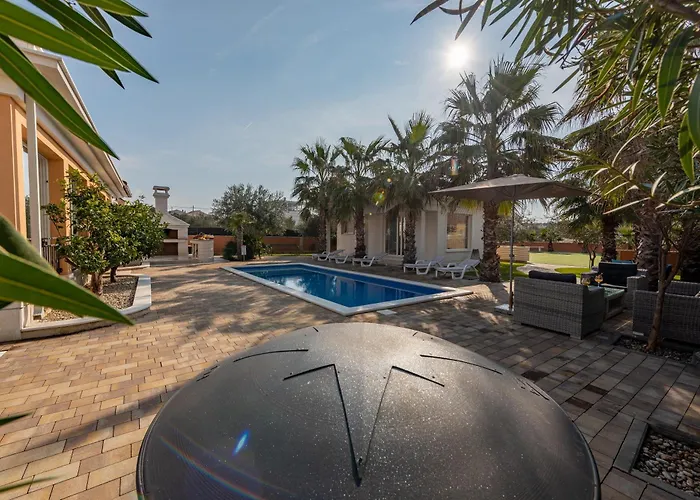 Luxury Agape Palm Tennisplatz Вилла