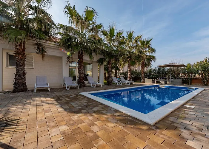Luxury Agape Palm Tennisplatz * Привлака