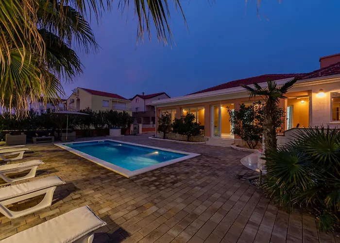 Вилла Luxury Agape Palm Tennisplatz Привлака